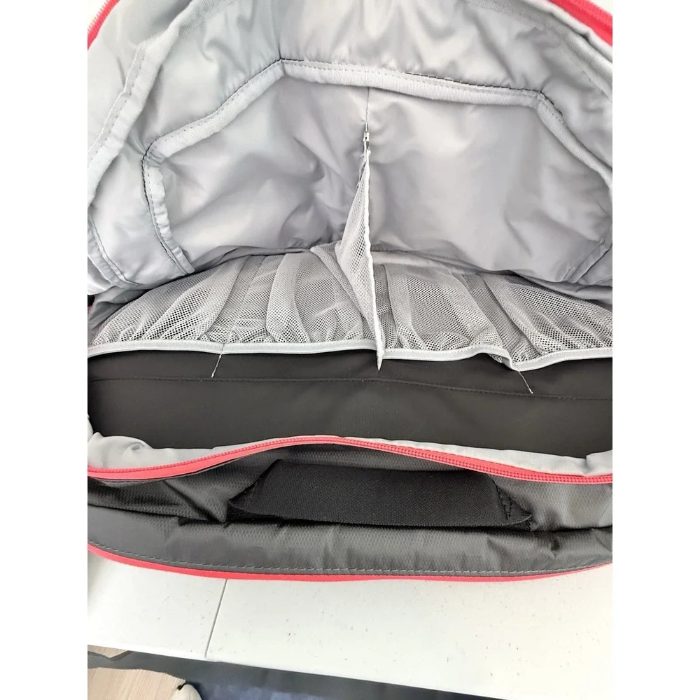 Nike Speed Run Athlete Duffel Bag Sports Travel Adjustable Strap Black